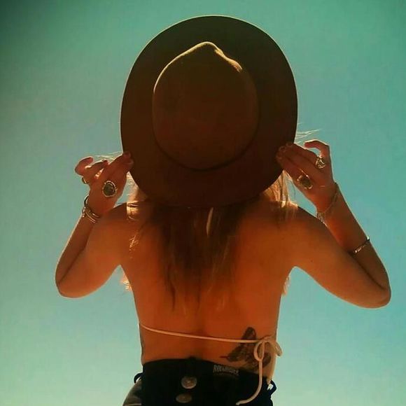 Meet your Posher, Alexandra - Picture 1 of 1